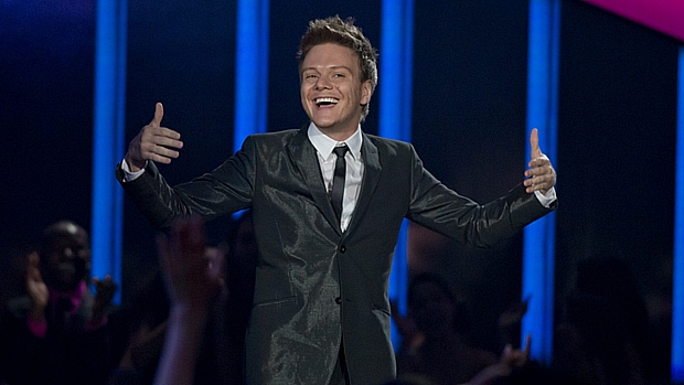 Michel Teló durante apresentação na cerimônia do Prêmio Billboard