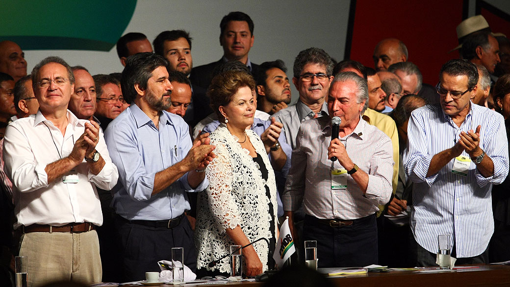 A presidente Dilma Rousseff participa da Convenção Nacional do PMDB, acompanhada do vice Michel Temer e do presidente do Senado Renan Calheiros, em Brasília