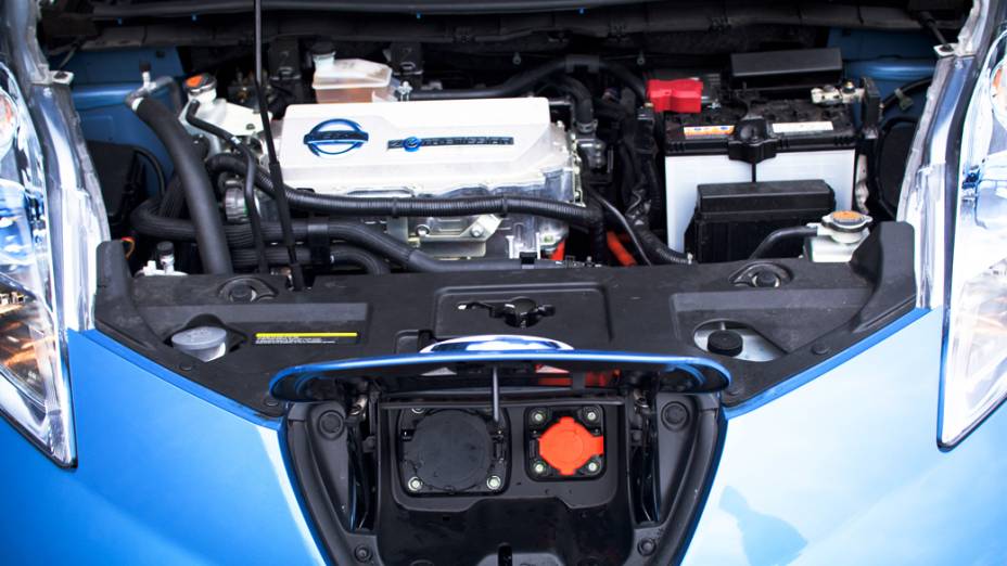 O motor do Nissan Leaf: aparentemente, um carro normal, mas não há ronco
