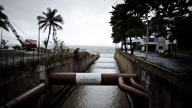 O Canal do Jardim de Alah: poluição carregada para as praias de Ipanema e do Leblon