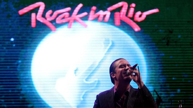 Mike Patton durante show com a Orquestra Sinfônica de Heliópolis no palco Sunset, no segundo dia do Rock em Rio, 24/09/2011