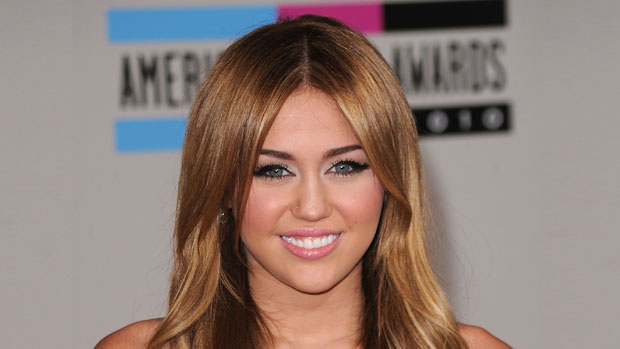 A atriz Miley Cyrus, que acaba de completar 18 anos neste 23 de novembro