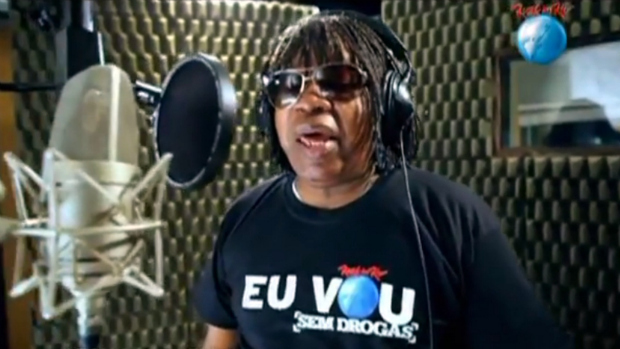 O cantor Milton Nascimento é um dos artistas que emprestaram sua imagem à campanha "Eu vou sem drogas", do Rock in Rio