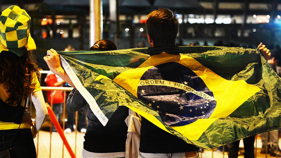 Torcida chega para o amistoso entre Brasil e Chile no estádio do Mineirão, em Belo Horizonte