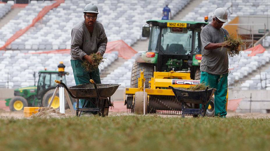 Nesta sexta-feira, o gramado do estádio Mineirão começou a ser plantado