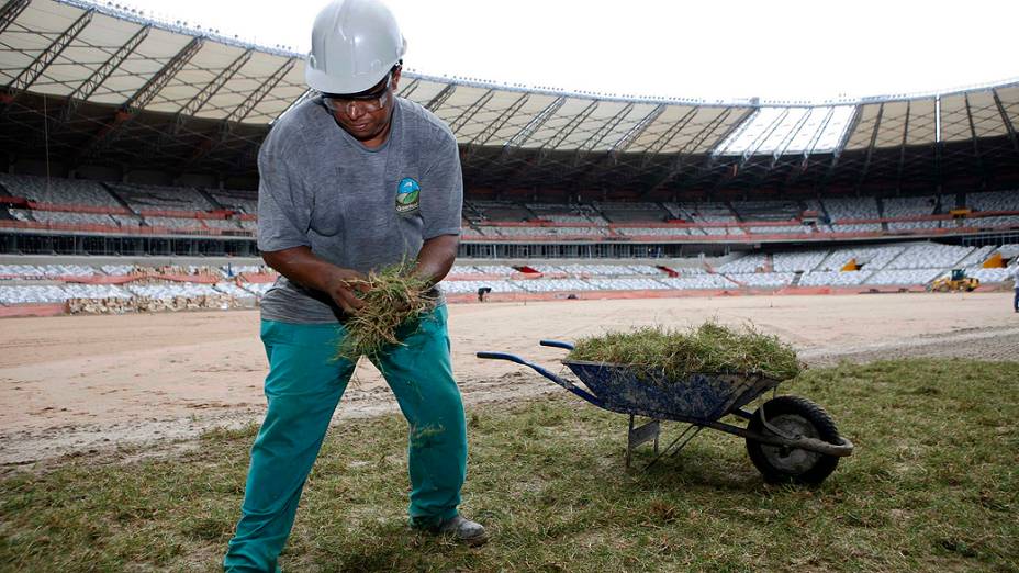 Nesta sexta-feira, o gramado do estádio Mineirão começou a ser plantado