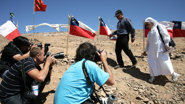 Fotógrafos do mundo todo acompanham os trabalhos na mina de Copiapó, no Chile