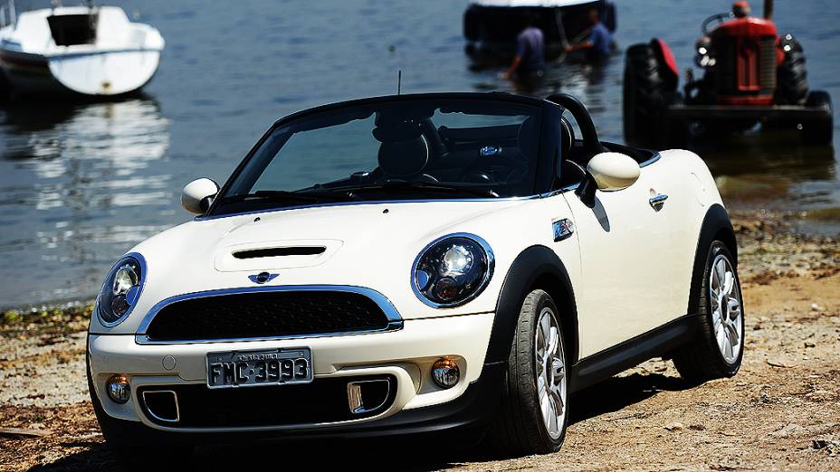 A frente do Mini Cooper S Roadster, a mesma de outros da linha