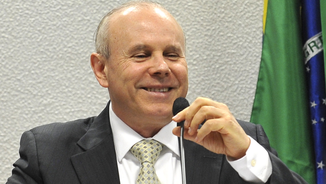 Ministro da Fazenda, Guido Mantega, participa de audiência pública promovida pela Comissão de Assuntos Econômicos (CAE) do Senado, em conjunto com a Comissão Mista da Medida Provisória 567/2012