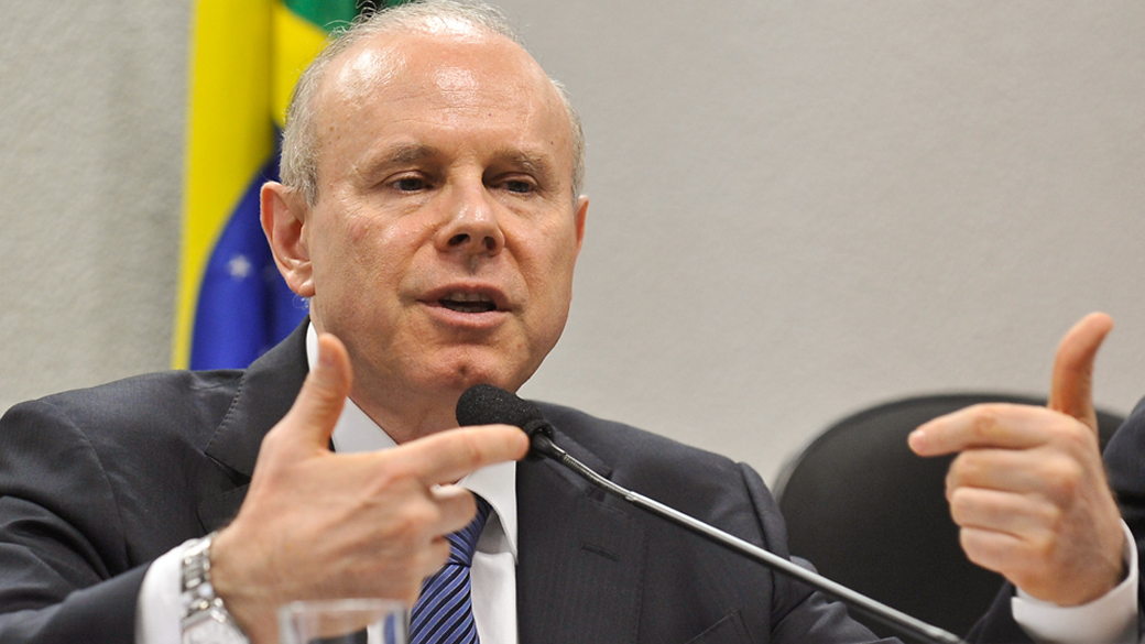 Ministro da Fazenda, Guido Mantega, durante entevista na Comissão de Assuntos Econômicos (CAE)