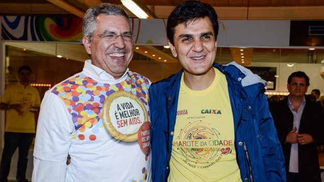 Alexandre Padilha, ministro da Saúde, e o deputado federal Gabriel Chalita (PMDB-SP) no carnaval de São Paulo. Padilha ressaltou o programa de prevencao a AIDS direcionado, principalmente, aos jovens e afirmou que serão distribuidas mais de 70 milhões de camisinhas durante o carnaval