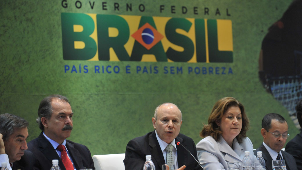 Ministro da Fazenda, Guido Mantega, fala durante apresentação do balanço de um ano do PAC 2, em Brasília