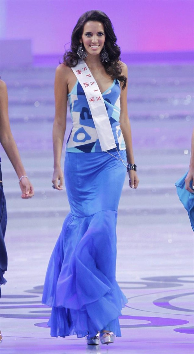 Miss Espanha, Aranzazu Estévez Godoy, desfila no concurso