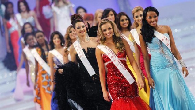 Candidatas participam da final do Miss Mundo, que aconteceu no estádio de Ordos, na China 