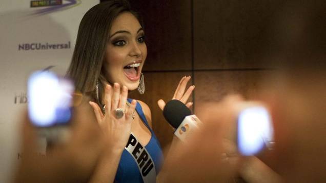 A peruana Natalie Vertiz, candidata a Miss Universo 2011, durante coletiva de imprensa, em São Paulo