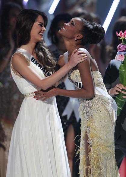 A angolana Leila Lopes ao ser nomeada Miss Universo 2011, no Credicard Hall em São Paulo