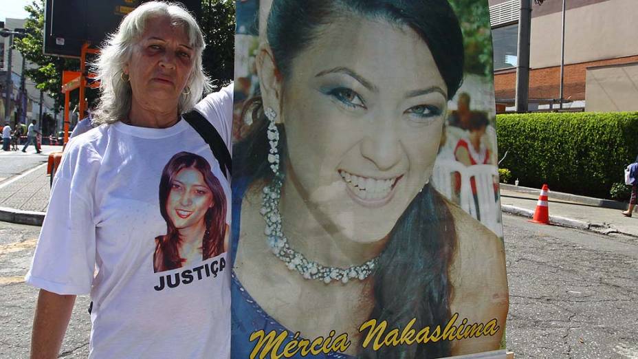 A prima de Mércia, Solange durante julgamento do advogado e policial militar reformado, Mizael Bispo, no Fórum Criminal de Guarulhos, na Grande São Paulo, nesta terça-feira (12). Mizael é acusado de matar a advogada Mércia Nakashima, em 23 de maio de 2010, na cidade de Nazaré Paulista