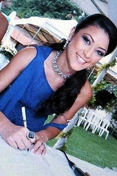 Reprodução de imagem de álbum de família da advogada Mércia Nakashima, que foi encontrada morta na represa da cidade de Nazaré Paulista, SP