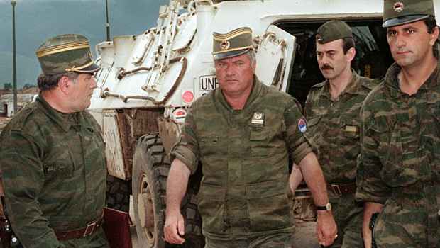 Ratko Mladic em 1993, quando era comandante das forças sérvias da Bósnia