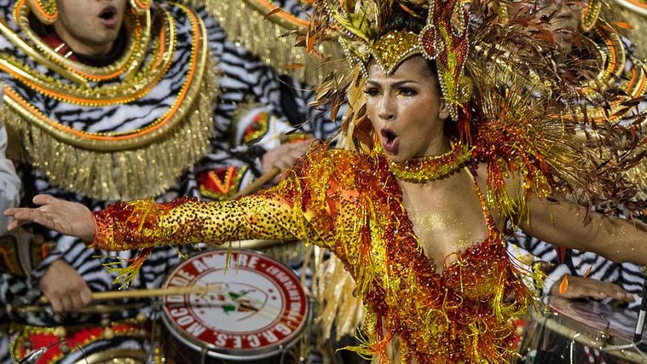 Aline Oliveira, rainha de bateria da Mocidade Alegre, em São Paulo