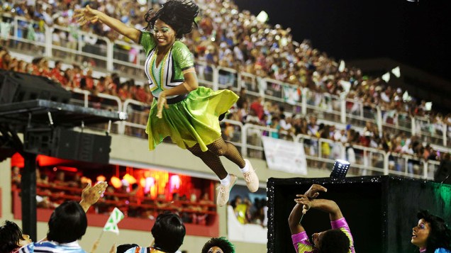 Desfile da Escola de Samba Mocidade Independente faz homenagem ao Rockn Roll