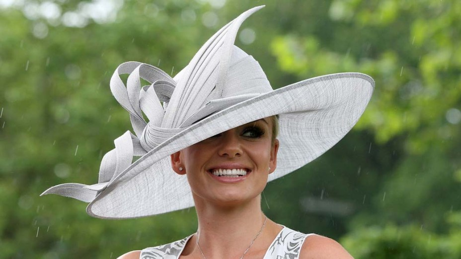 Público da tradicional corrida de cavalos Royal Ascot, na Inglaterra