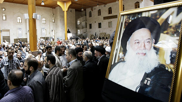Milhares choram a morte do aitolá Mohamed Hussein Fadlallah, considerado guia espiritual pelo Hezbollah e terrorista pelos EUA