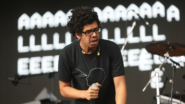 Apresentação da banda Mombojó no segundo dia do Festival Lollapalooza 2015, em São Paulo