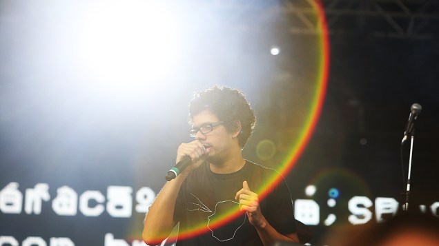 A banda Mombojó se apresenta, durante o segundo dia do Festival Lollapalooza 2015, no Autódromo de Interlagos, em São Paulo