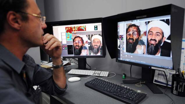 Em Paris, membro da agência de fotografia France Presse comprova a falsificação de imagem divulgada como um retrato de Osama Bin Laden morto