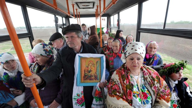 Na Bielo-rússia, moradores do vilarejo de Pogost viajam para participar do Festival da Colheita