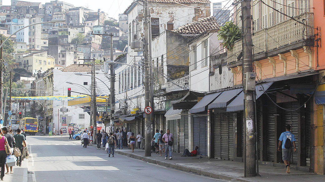 Comércio das ruas no Morro da Providência até o entorno da Central do Brasil é fechado após morte de traficante