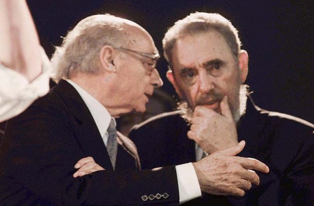 Em Portugal, José Saramago com Fidel Castro, 1998.