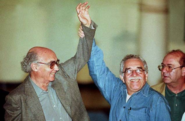 Em Cuba, José Saramago e Gabriel Garcia Marquez durante comemoração dos 40 Anos da Revolução Cubana, 1999