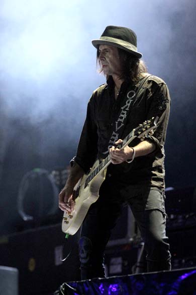 O guitarrista Phil Campbell durante o show do Motörhead no palco Mundo, no terceiro dia do Rock in Rio, em 25/09/2011