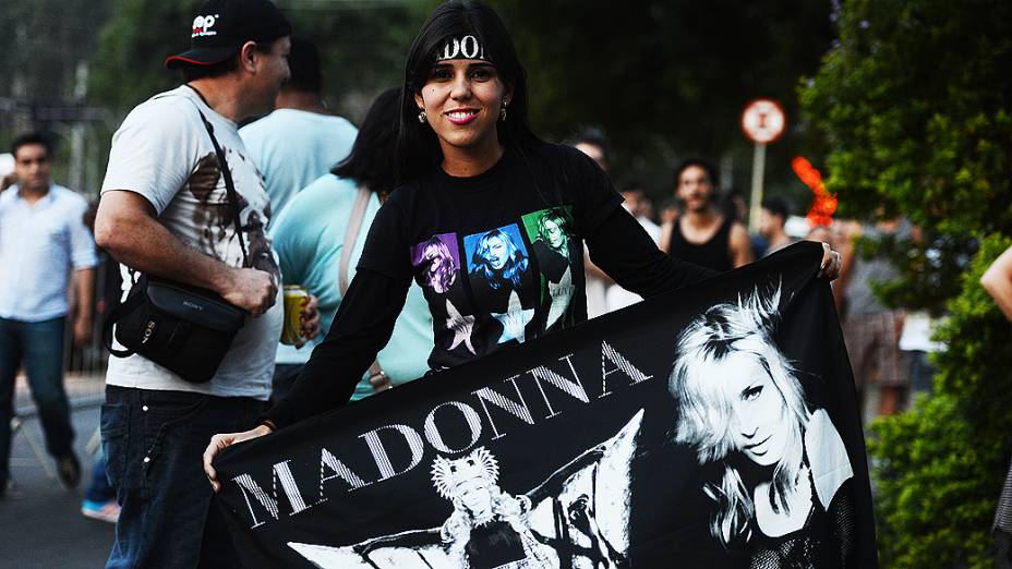 Movimentação de fãs da Madonna antes do show no Morumbi, em São Paulo