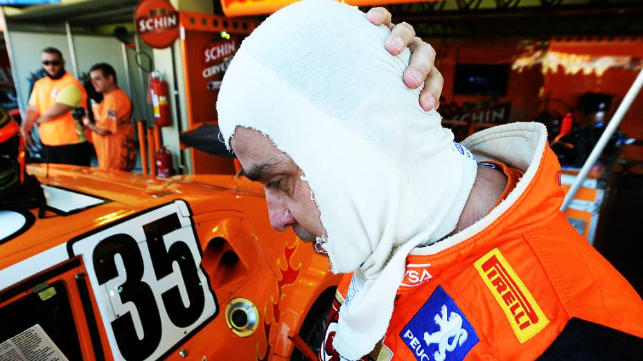Movimentação nos boxes durante a Corrida do Milhão da Stock Car, no Autódromo de Interlagos