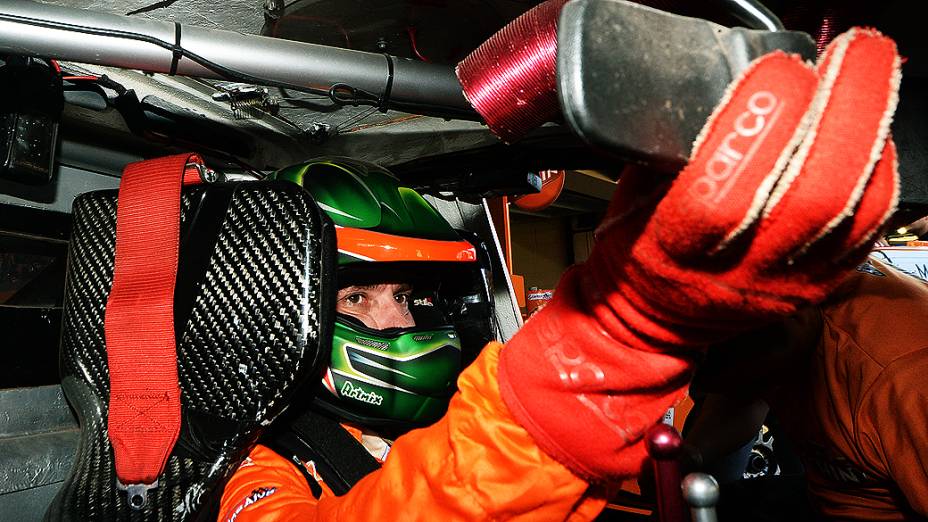 Movimentação nos boxes durante a Corrida do Milhão da Stock Car, no Autódromo de Interlagos