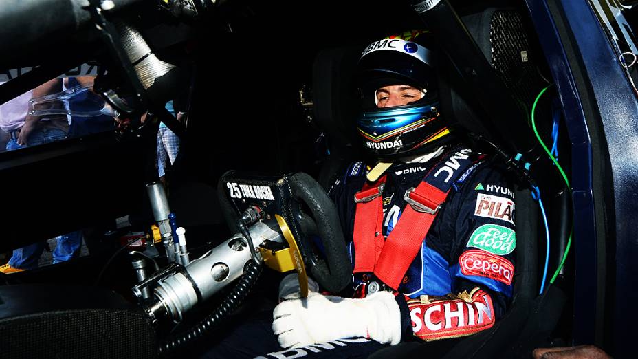 Movimentação nos boxes durante a Corrida do Milhão da Stock Car, no Autódromo de Interlagos