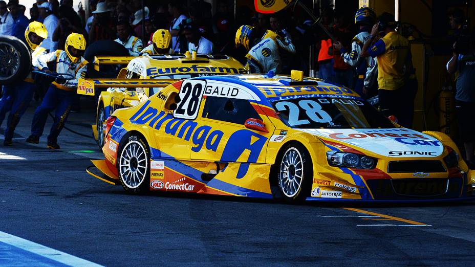 Movimentação nos boxes durante a Corrida do Milhão da Stock Car, no Autódromo de Interlagos