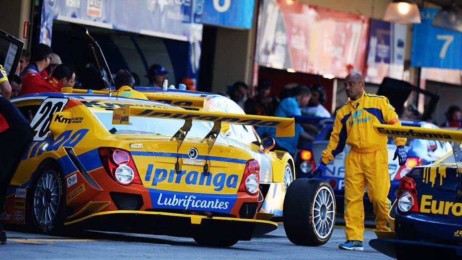 Movimentação nos boxes durante a Corrida do Milhão da Stock Car, no Autódromo de Interlagos