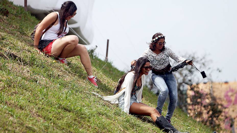 Movimentação no primeiro dia do Lollapalooza no Autódromo de Interlagos, em São Paulo