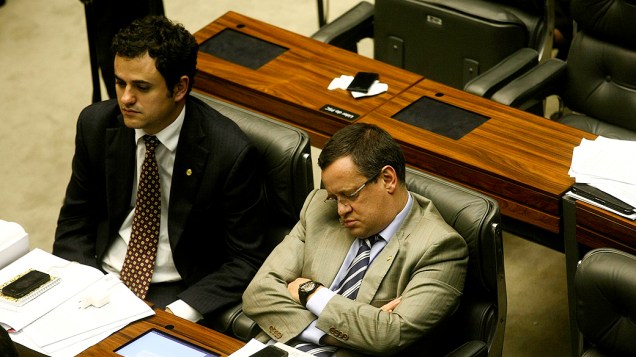 Alguns parlamentares acabaram vencidos pelo cansaço
