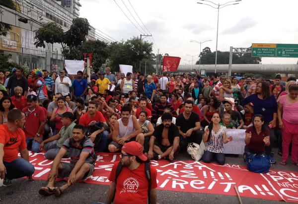 MTST interdita Marginal Pinheiros em São Paulo