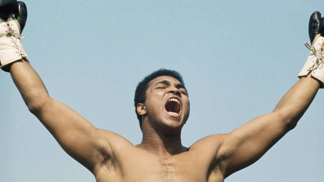 Muhammad Ali durante treino para sua luta contra Al "Blue" Lewis, na Irlanda, em 1972