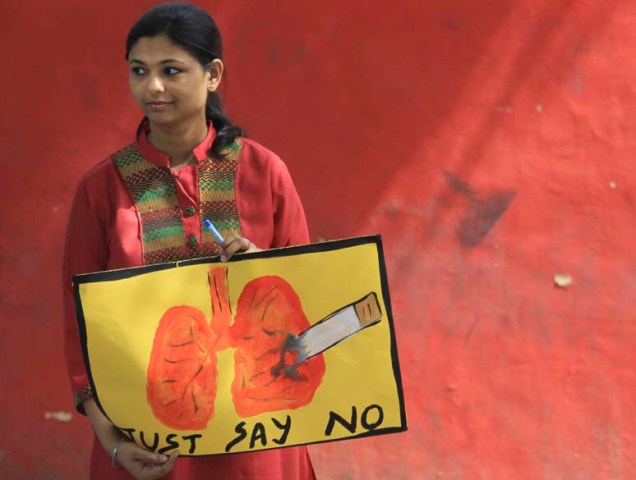 Em Nova Délhi, indiana participa de ação contra o cigarro em comemoração ao Dia<br>  Mundial sem Tabaco