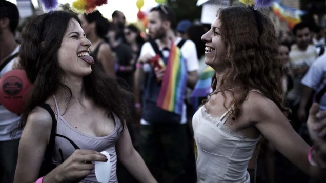 Israelenses durante a Parada Gay de Jerusalém