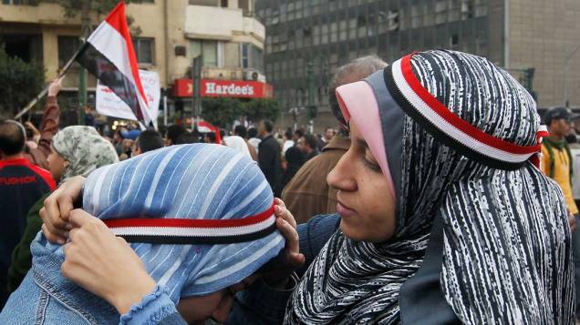 Mulheres durante protesto contra o governo de Hosni Mubarak no centro do Cairo, Egito