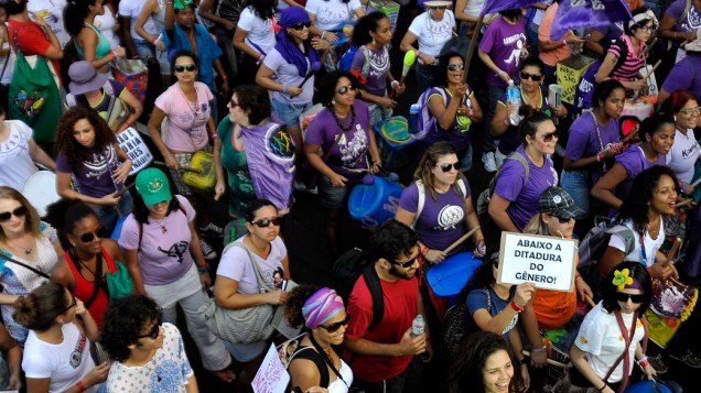Mulheres de todos os estados do Brasil participantes da Cúpula dos Povos, evento paralelo da Rio+20, fazem protesto nas ruas da cidade