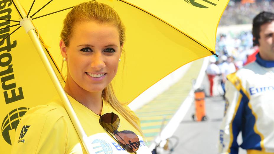 Mulher em carro de luxo invade corrida no autódromo de Interlagos -  RecordTV - R7 Balanço Geral Manhã